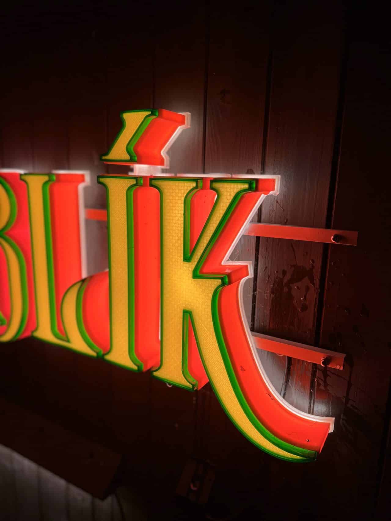 Close-up of stacked 3D-printed letters of the HOBLÍK sign